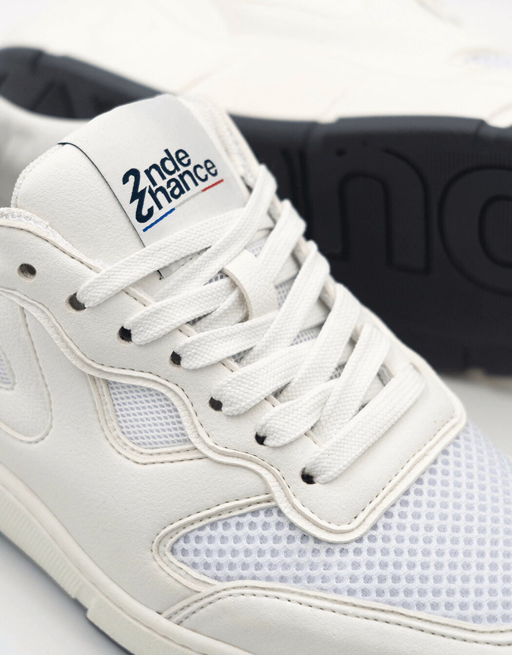 sneakers-neo-loopr3-2ndechance-white-recyclees-recyclable-madeinfrance-ambiance-dessus