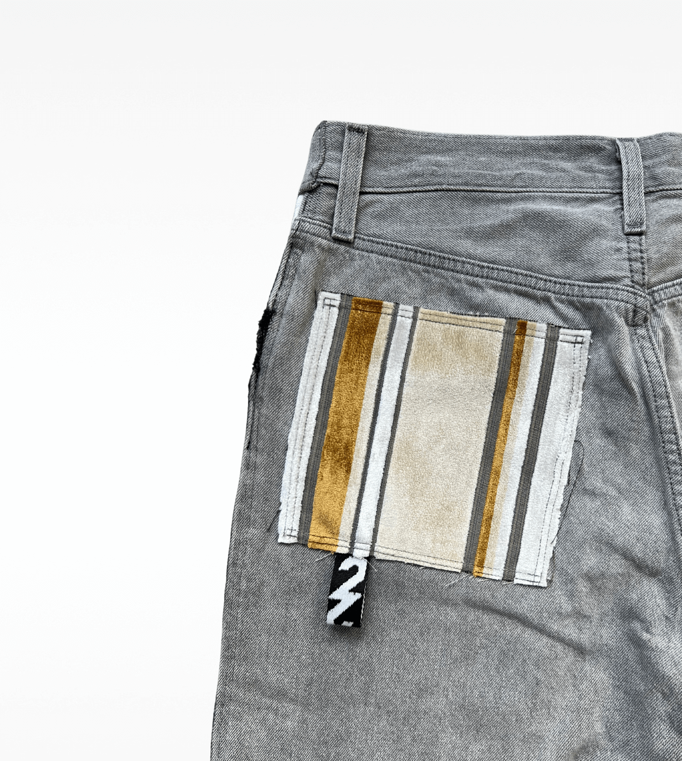 jeans-upcycling-levis-501-2ndechance-dos-details